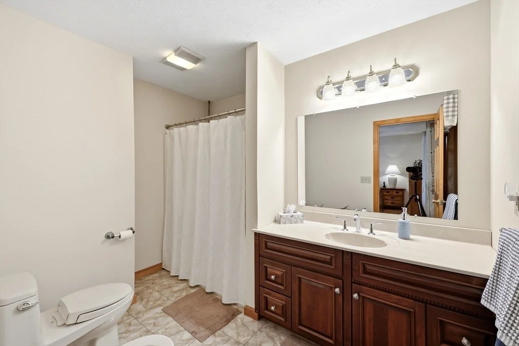 Photo of 142 Oak Knoll Cir