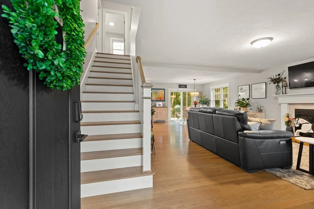 Photo of 187 Run Brook Cir