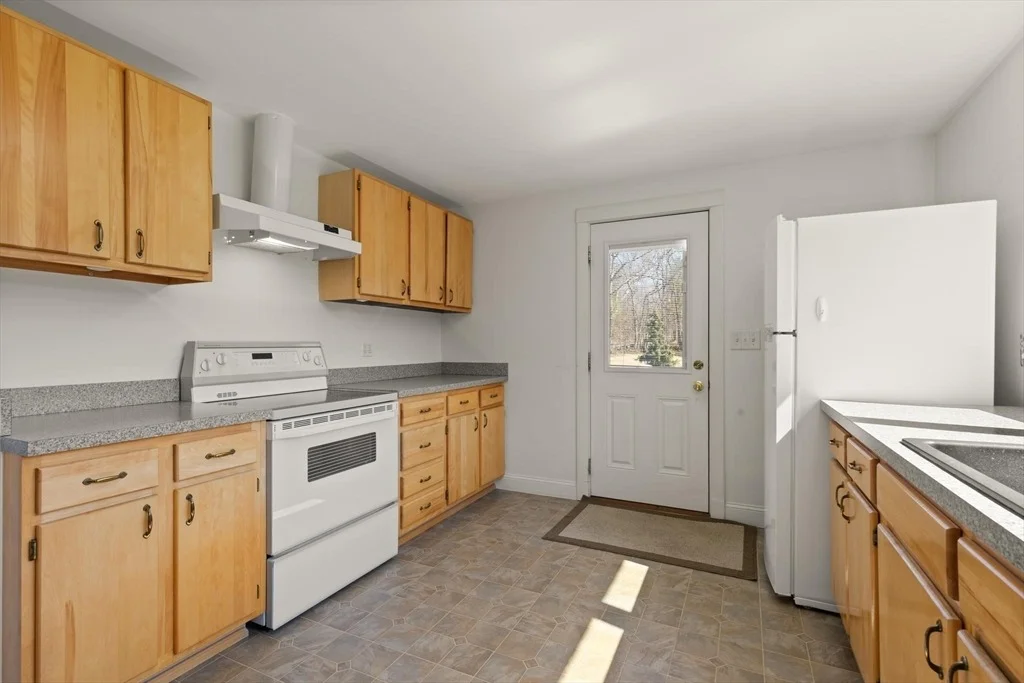 Photo of 100 Parmenter Rd