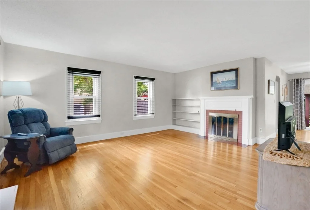 Photo of 76 Roosevelt Ave
