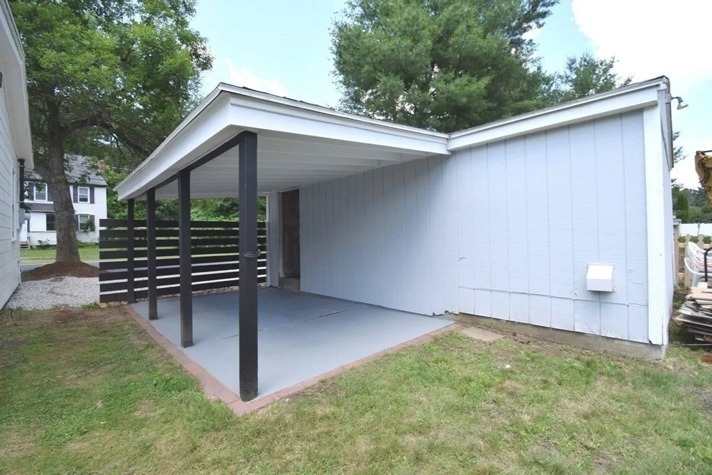 Photo of 433 Putnam Hill Rd