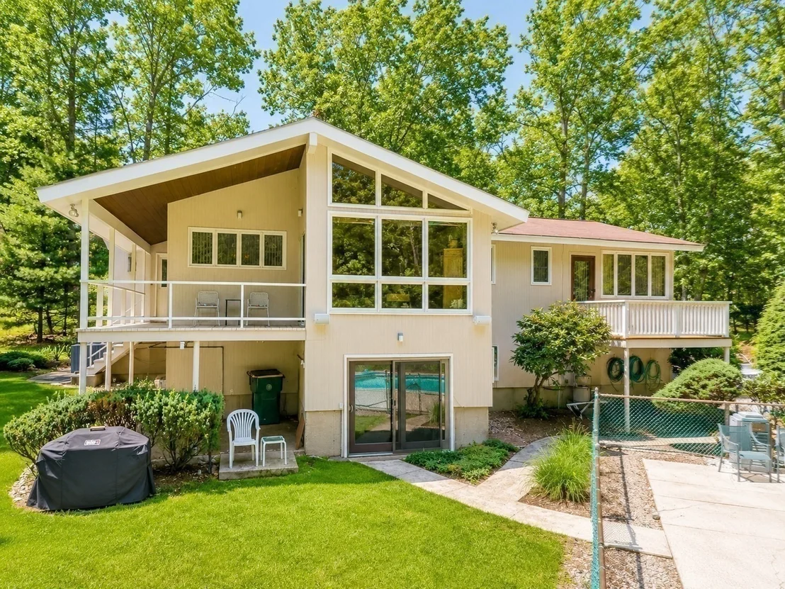 Photo of 9 West Ridge Dr