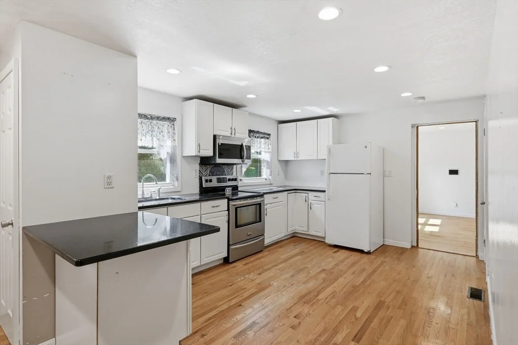 Photo of 881 Roosevelt Ave