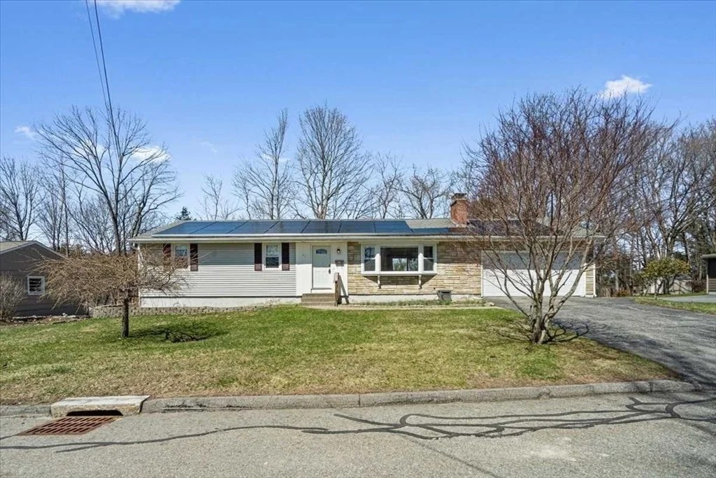 Photo of 77 Zenith Dr