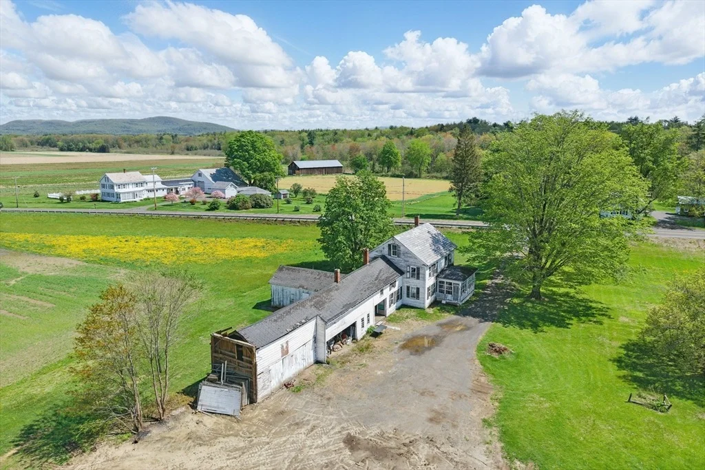 Photo of 394 River Dr