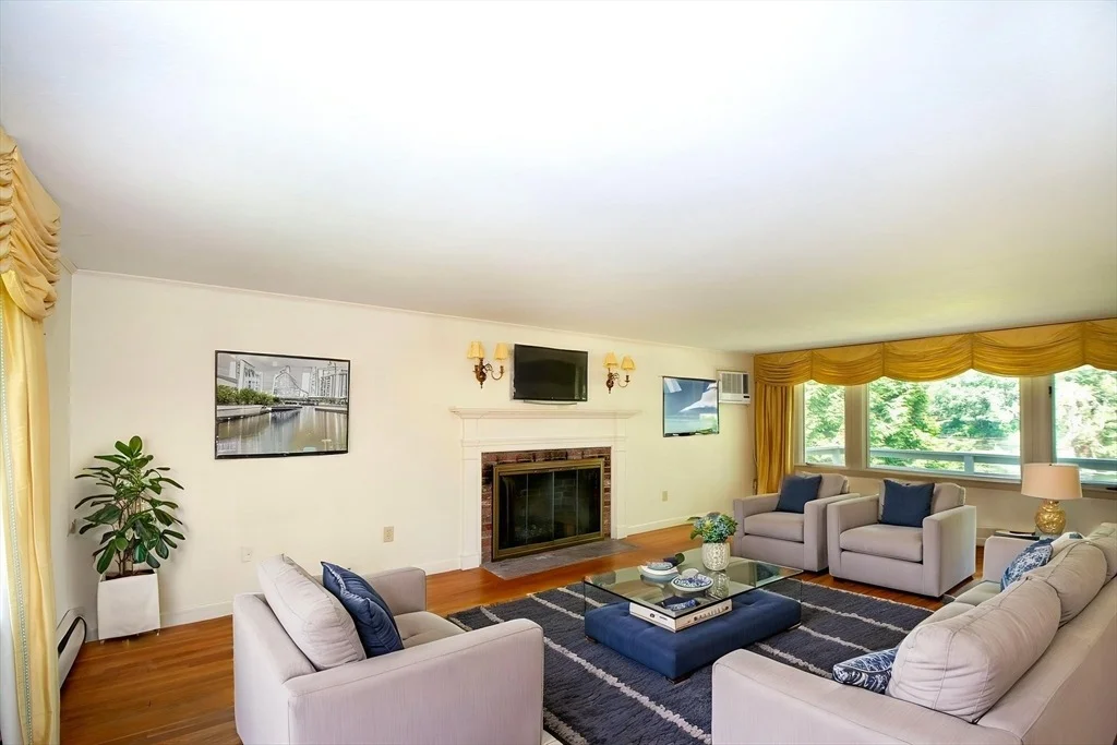 Photo of 6 Damons Point Drive