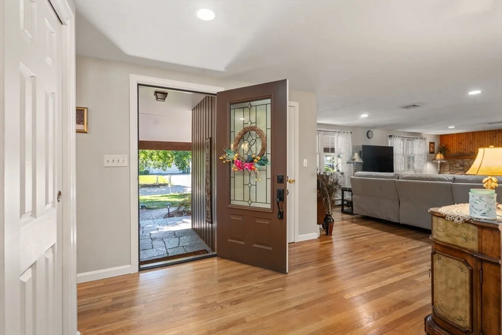 Photo of 16 Burbank Lane