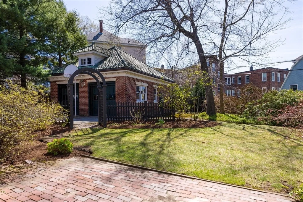 Photo of 87 Crowninshield Rd