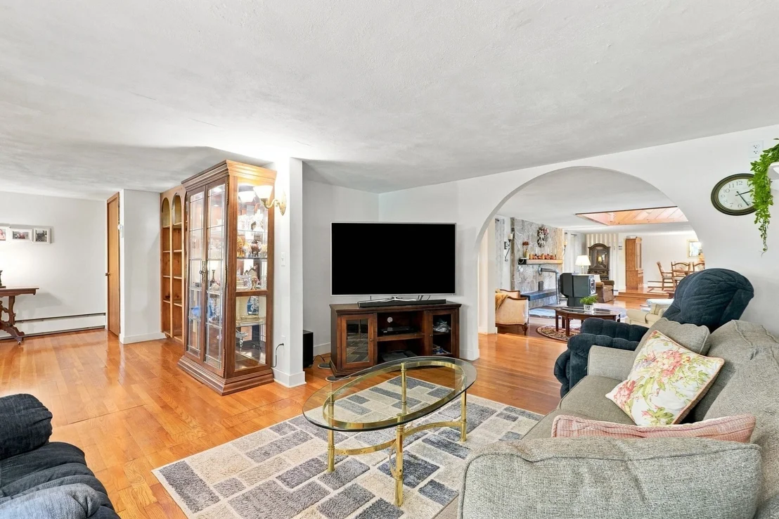 Photo of 6 Ragged Hill Rd