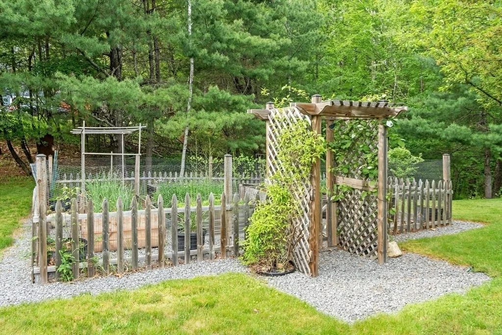 Photo of 6 Baywoods Dr