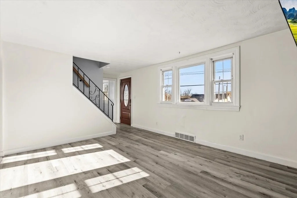 Photo of 922 Centre St