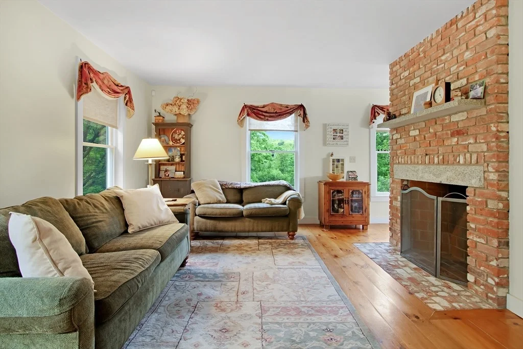 Photo of 144 Worcester Rd
