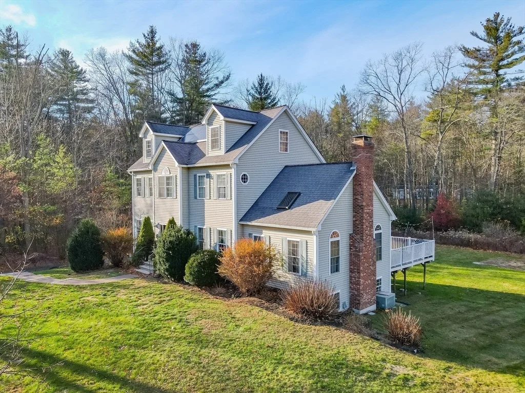 Photo of 142 River Rd