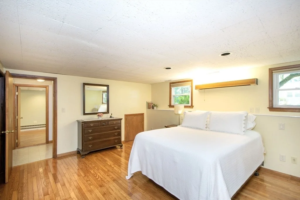 Photo of 18 Howland Cir