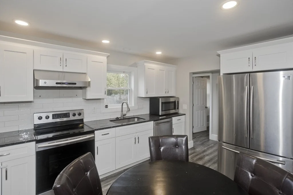 Photo of 174 Abbott St