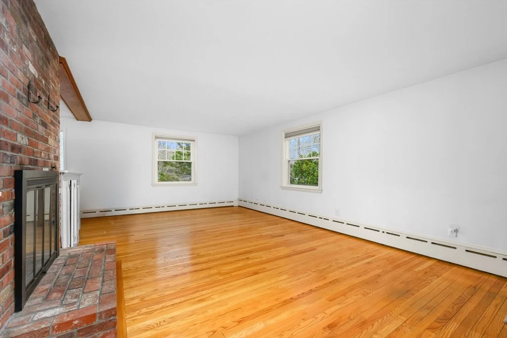 Photo of 42 Oak Ln