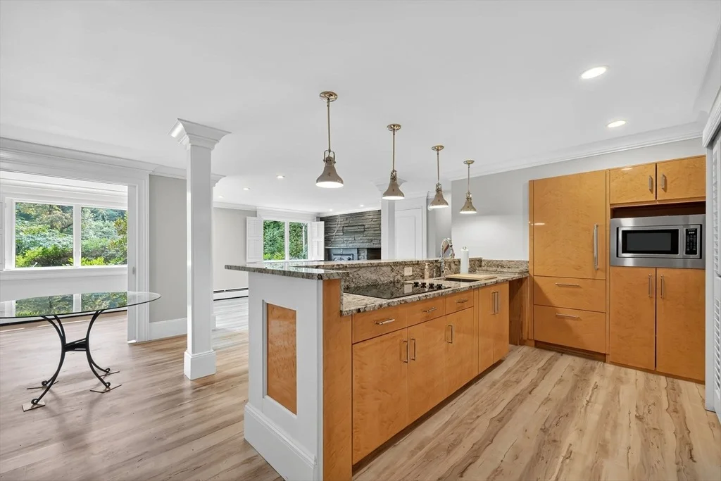Photo of 8 Fox Hill Dr