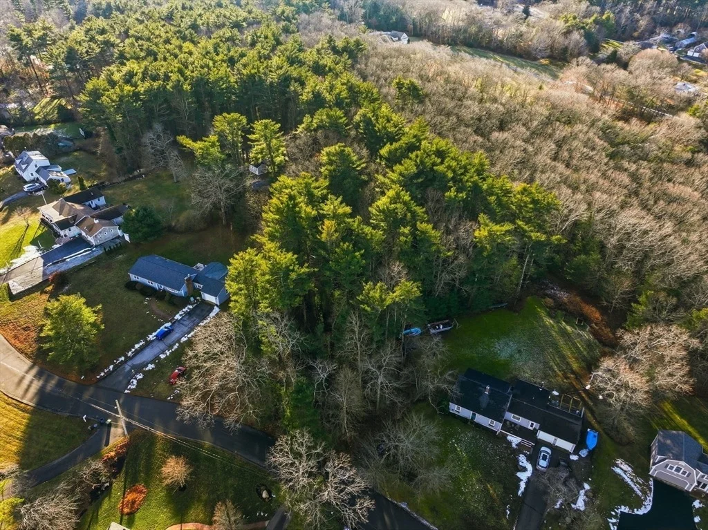 Photo of 44 Deerhill Ln