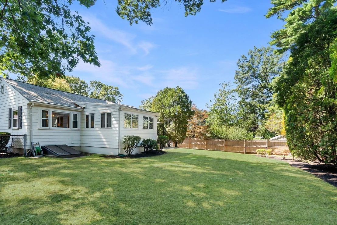 Photo of 39 Robin Rd