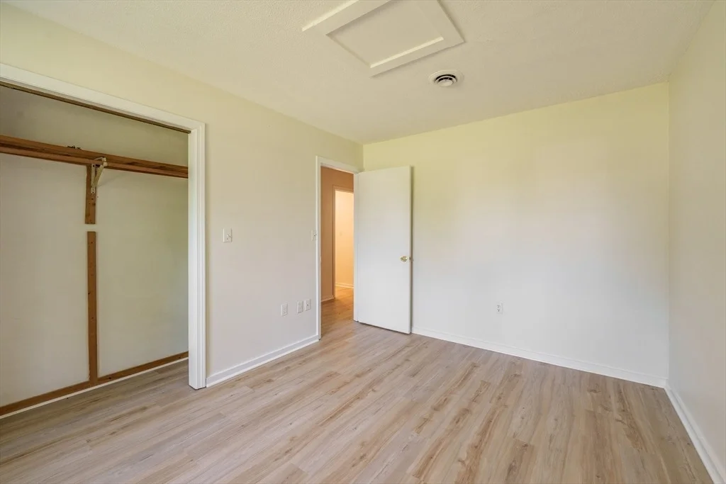 Photo of 499 Hadley Rd