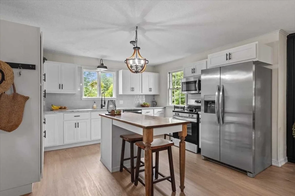 Photo of 822 Hardwick Rd