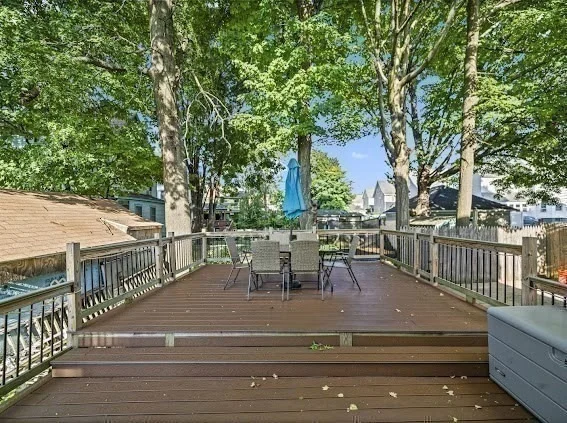 Photo of 275 Broadway St