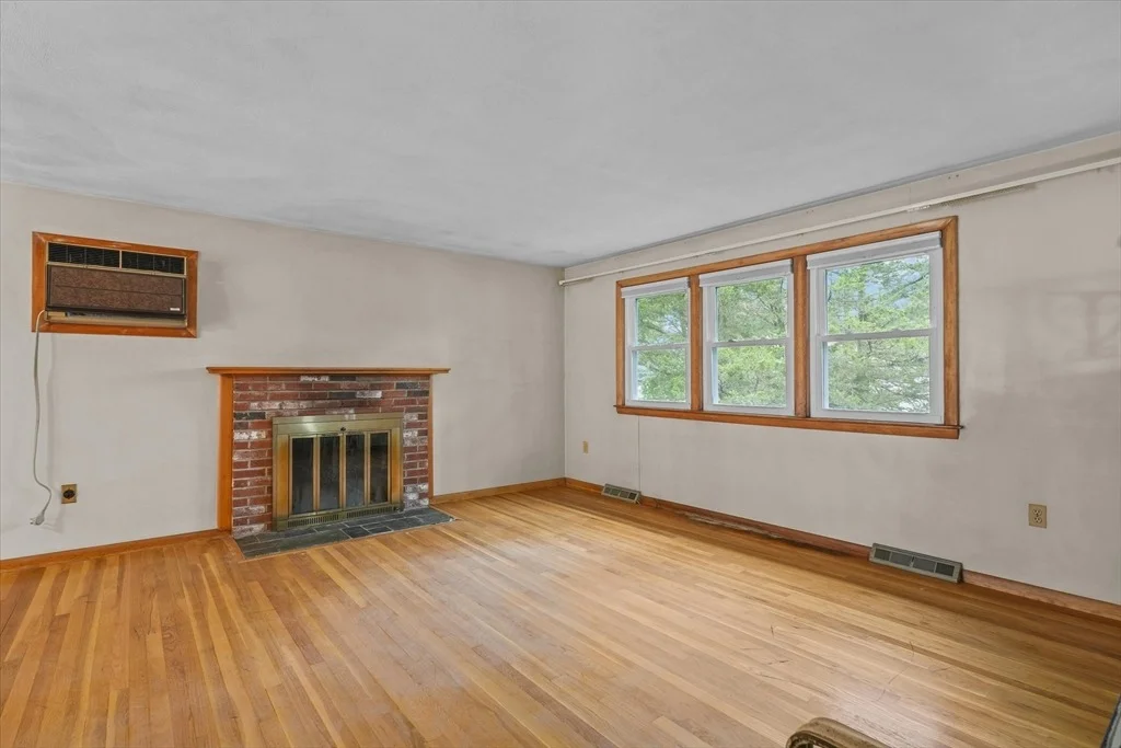 Photo of 5 Hampshire Dr