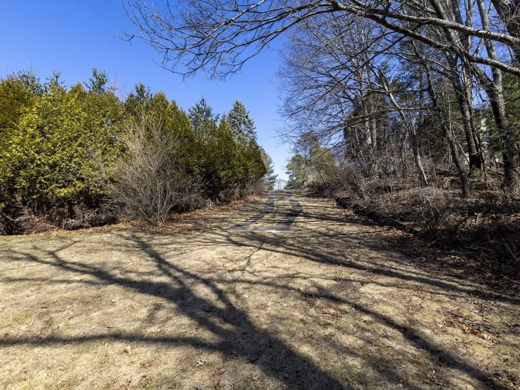 Photo of 233 Annette Ave