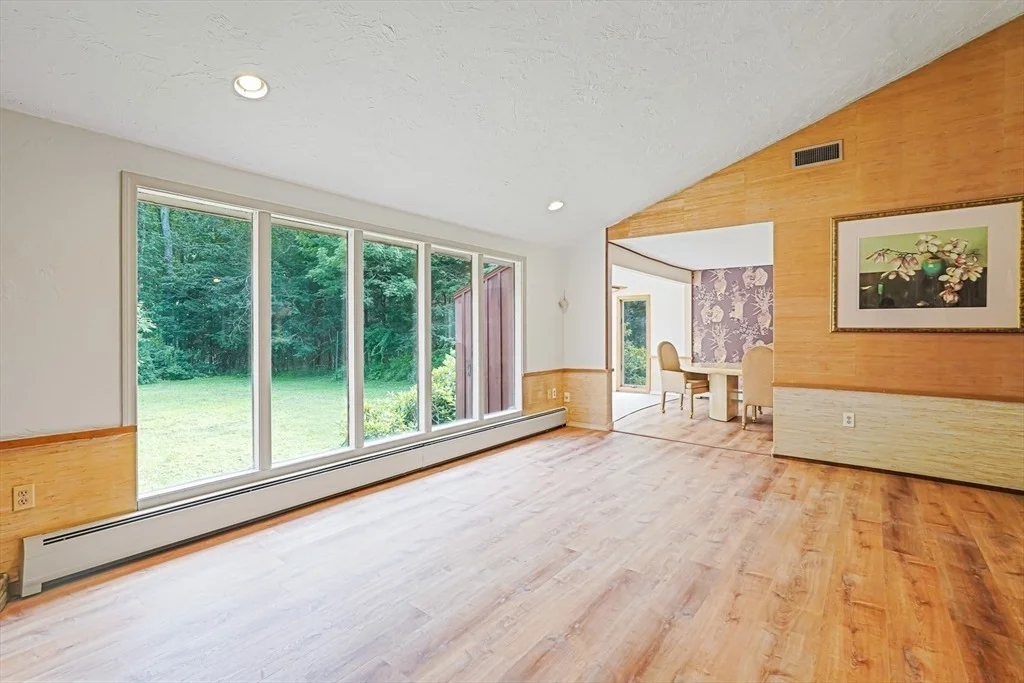 Photo of 17 Crowningshield Dr