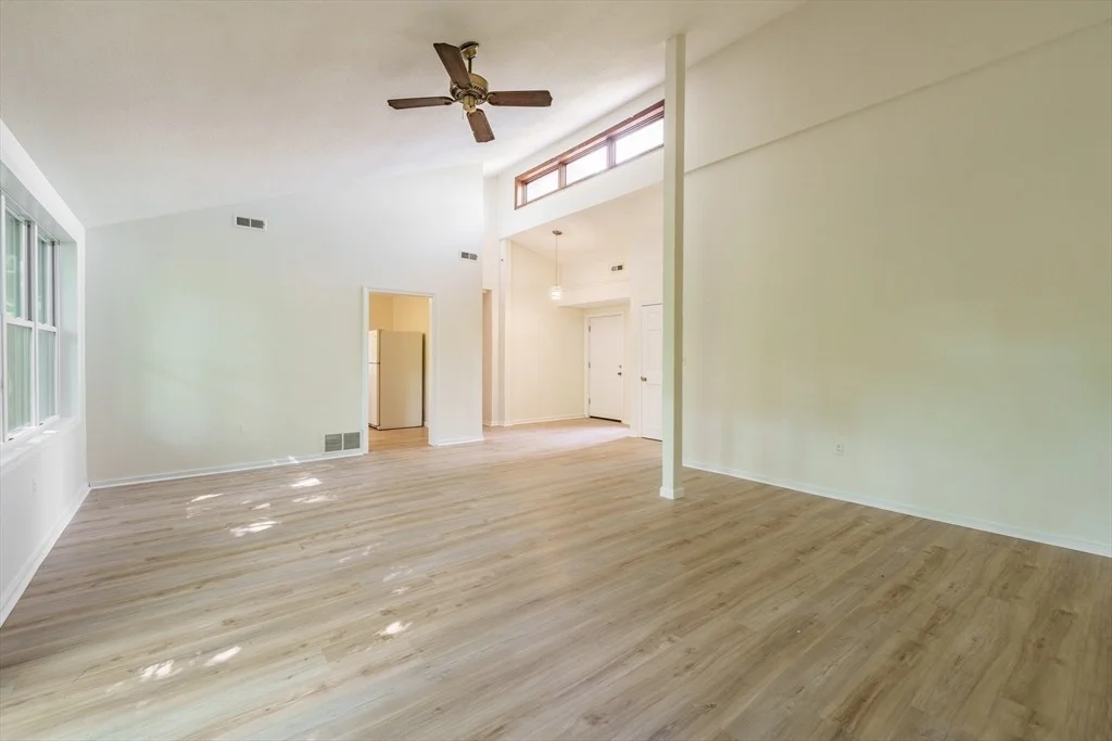 Photo of 499 Hadley Rd