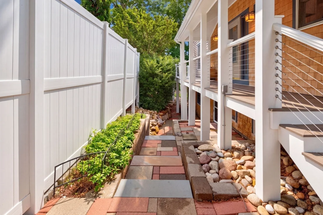 Photo of 34 Dexter Ave