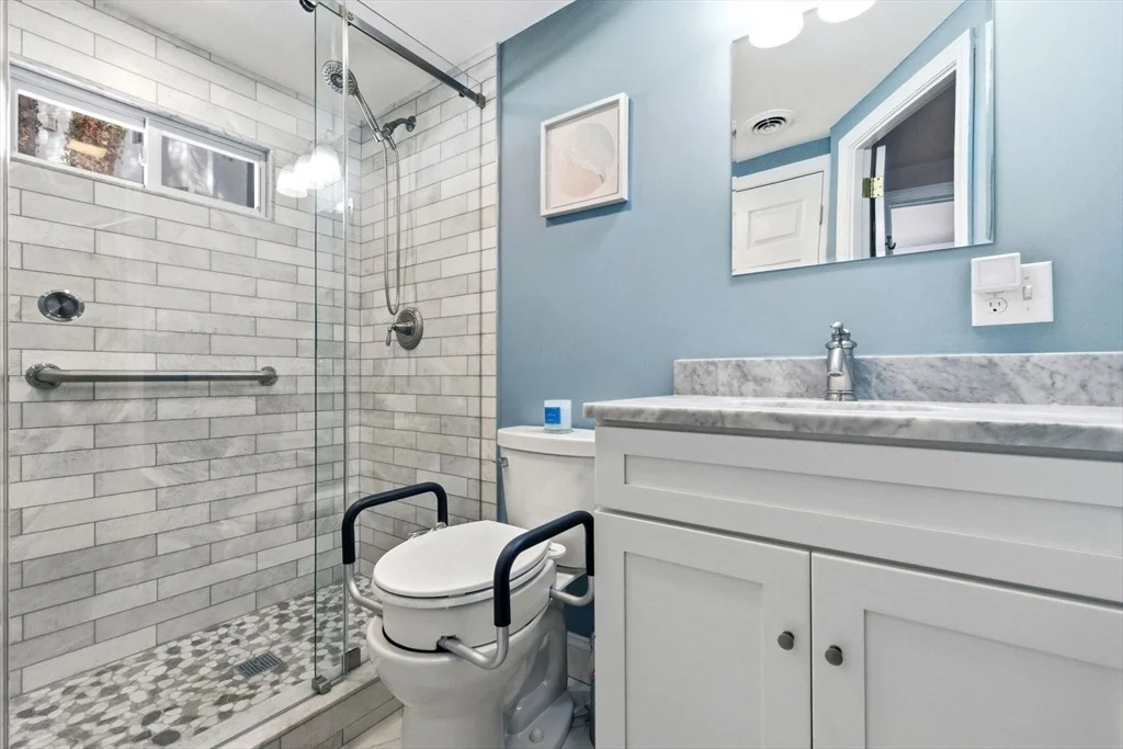 Photo of 43 Woodside Ln