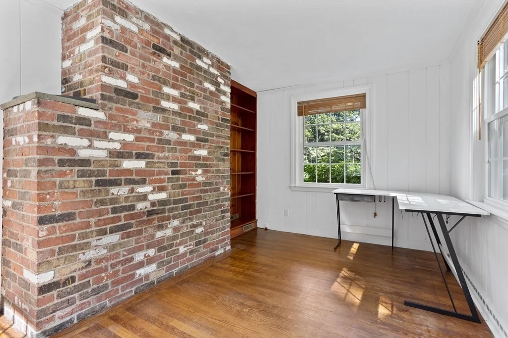 Photo of 4 Meadowbrook Rd