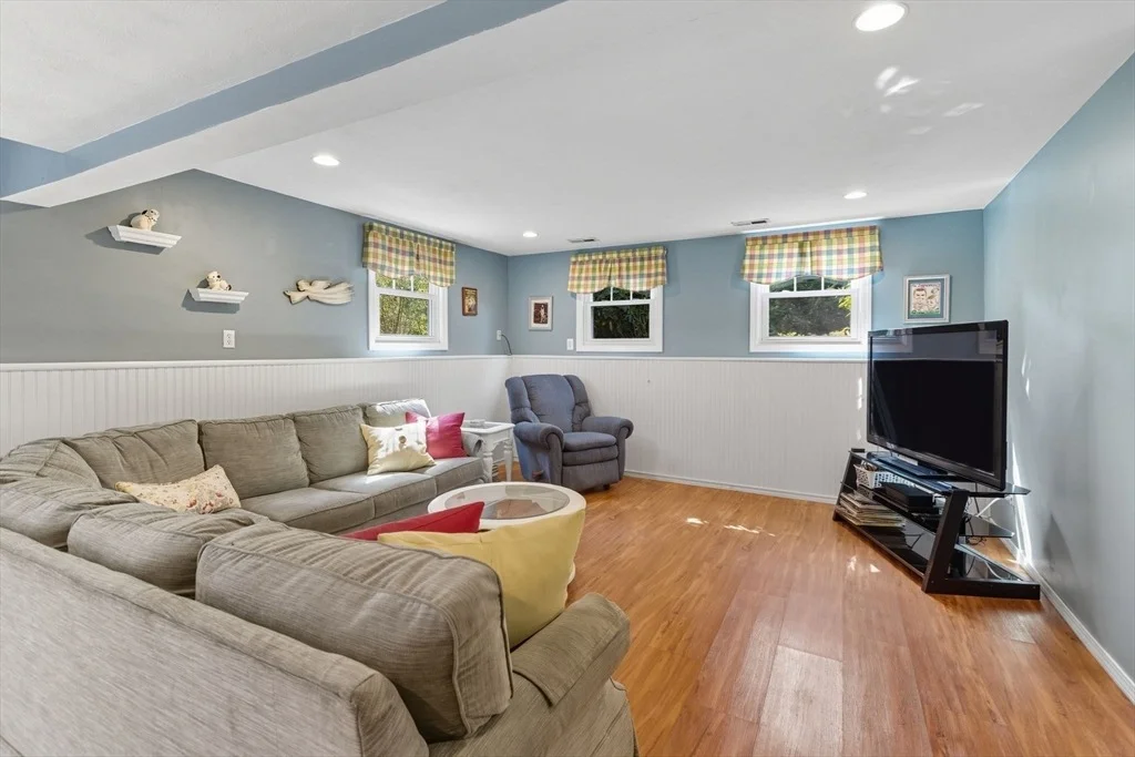Photo of 3 Cushing Ln