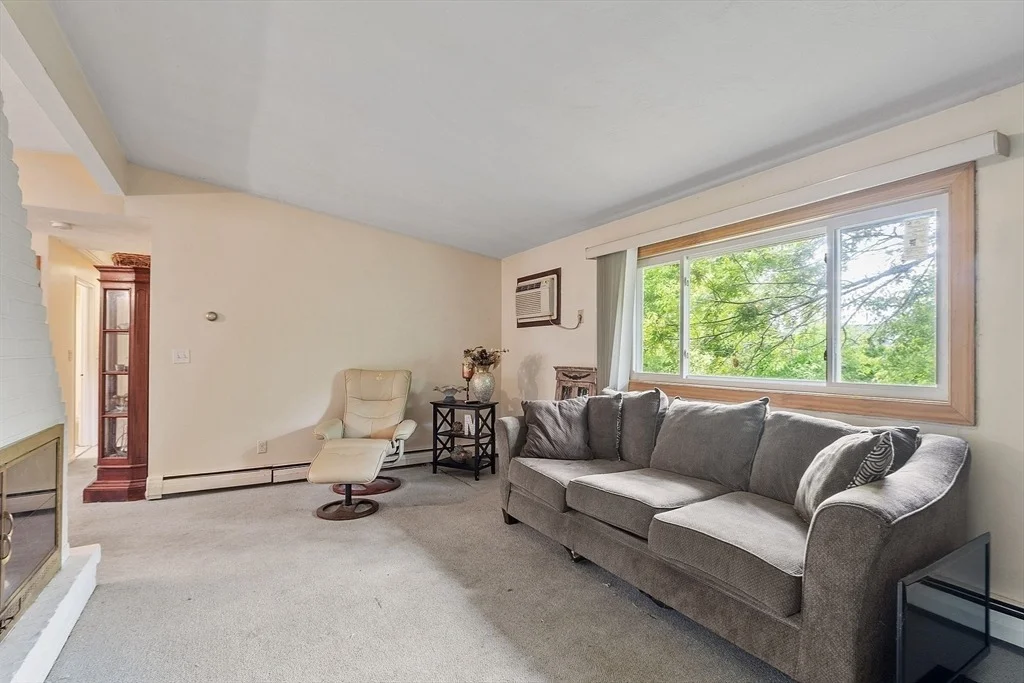 Photo of 115 Richard Rd