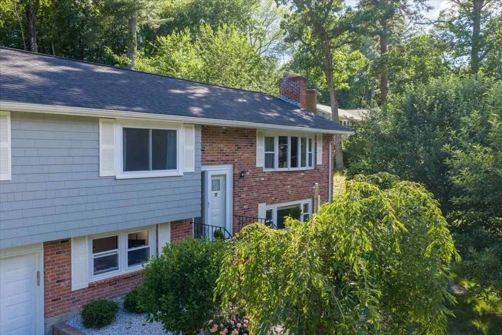Photo of 37 Lantern Ln.