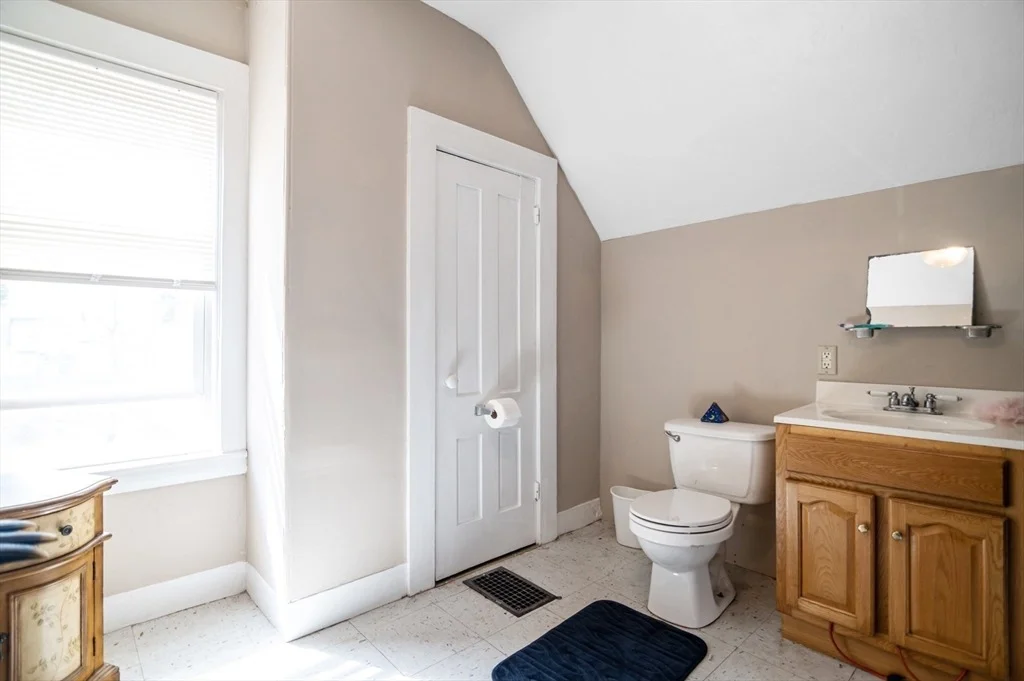 Photo of 385 Centre St
