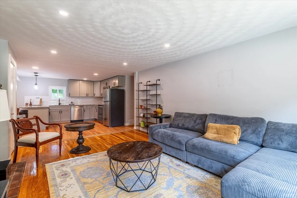 Photo of 13 Curley Dr