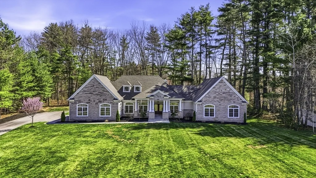 Photo of 11 Fairway Dr