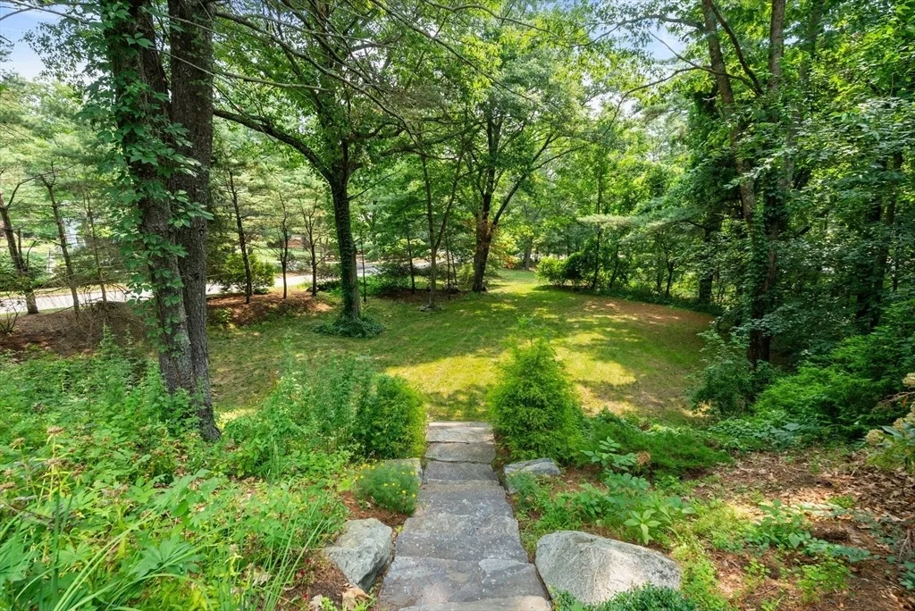 Photo of 11 Fox Run Rd