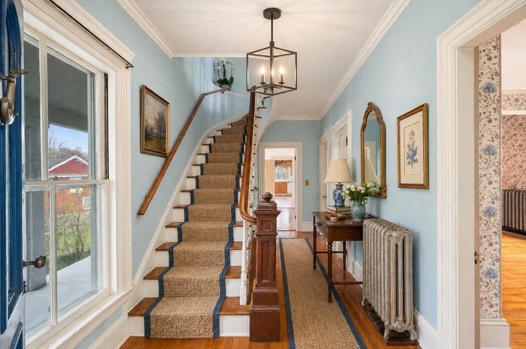 Photo of 327 East St