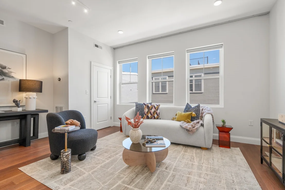 Photo of Unit 310 at 170 W Broadway