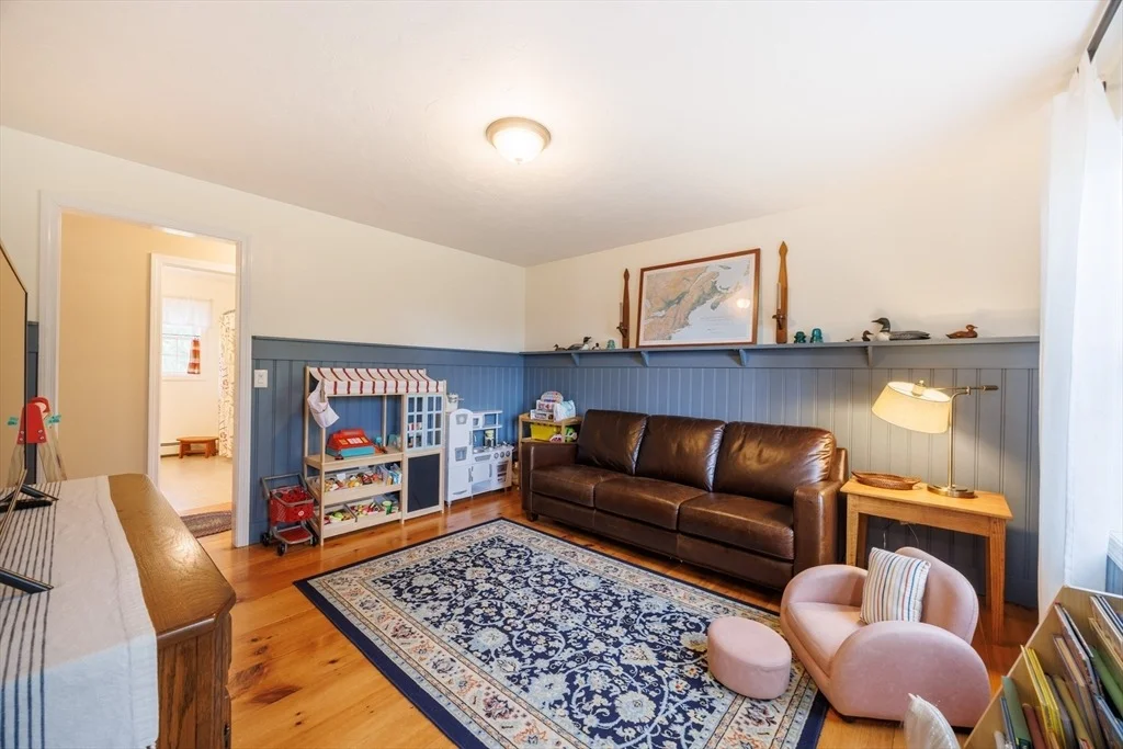 Photo of 15 Oak Dr
