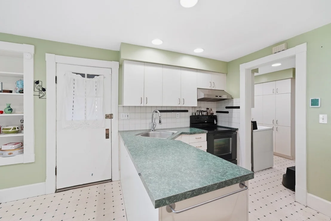 Photo of 98 Bellevue Ave