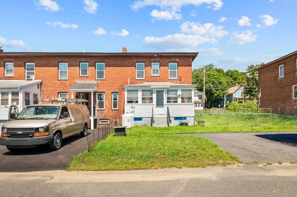 Photo of 2271 Main St