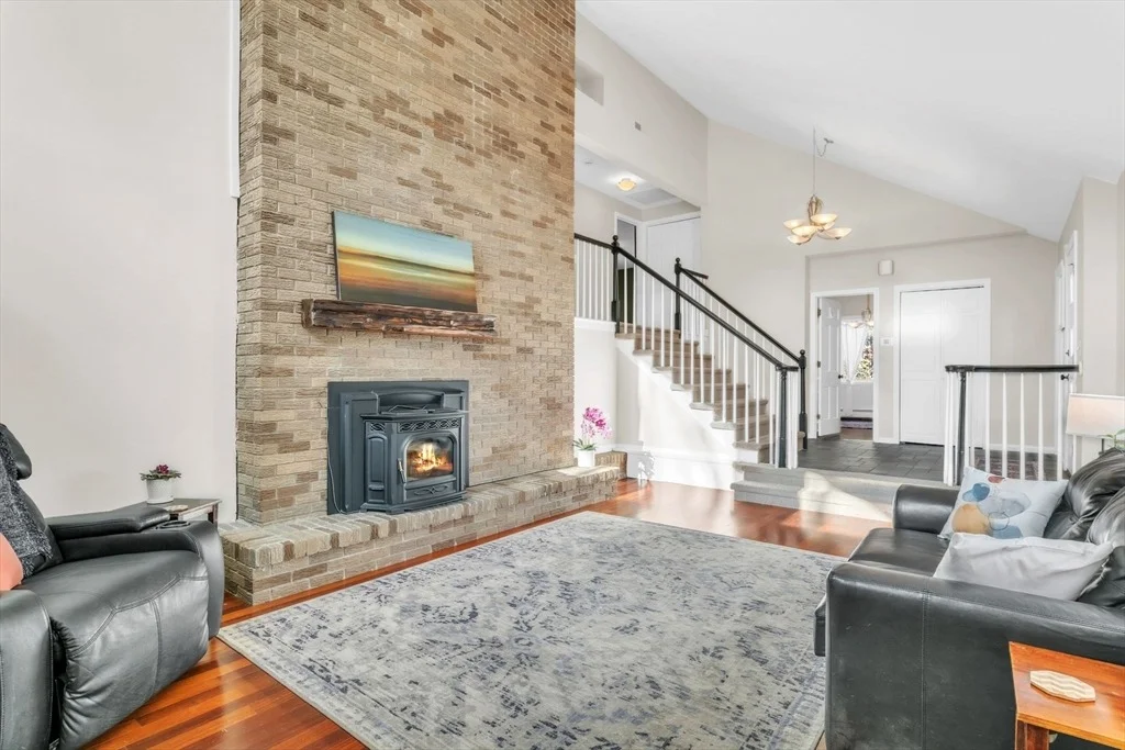 Photo of 11 Bonair Dr