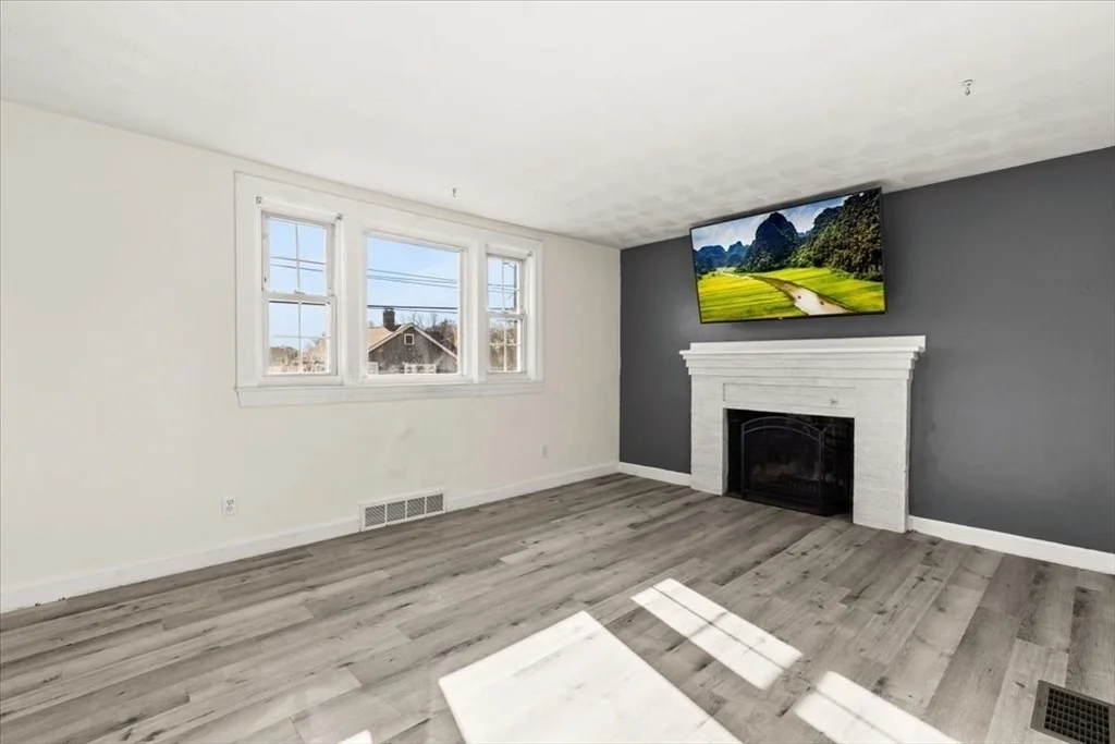 Photo of 922 Centre St