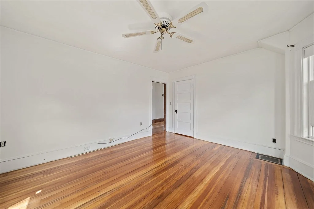 Photo of 8 May Avenue