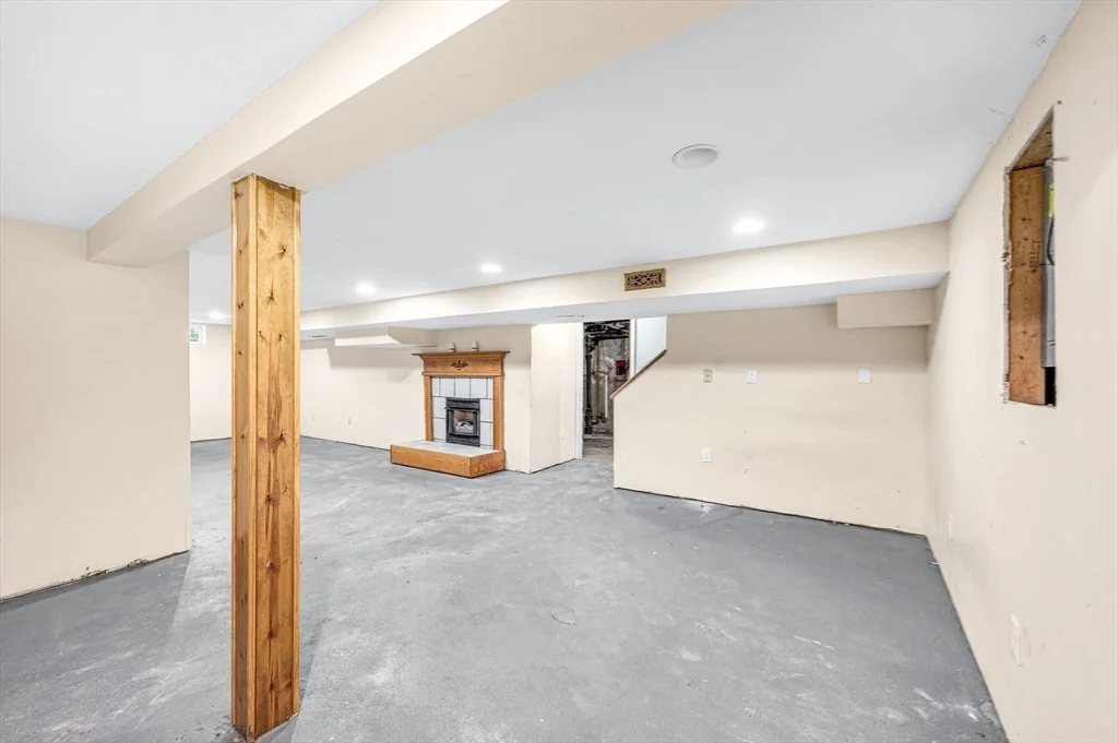 Photo of 747 N Branch Pkwy
