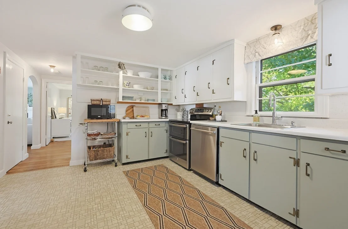 Photo of 6 Park Ave.